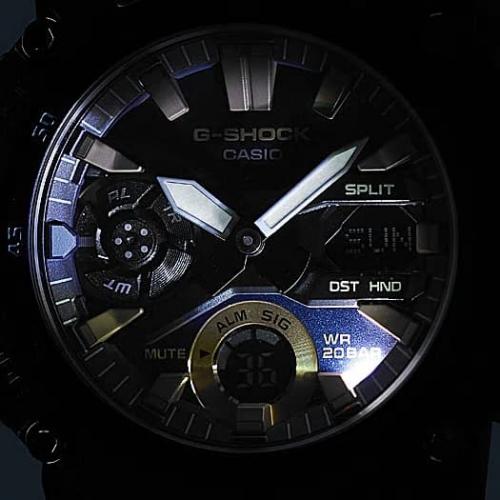 Подсветка циферблата часов CASIO G-SHOCK GA-2000-2AER осуществляется с помощью светодиода и светонакопителей на стрелках.