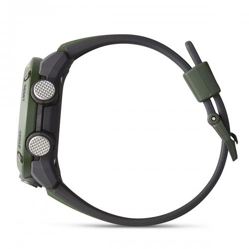 Двухцветные корпус и ремешок часов из карбона G-SHOCK GA-2000-3AER выполнены в защитных серо-зеленых цветах.