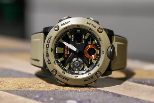 Часы G-SHOCK GA-2000-5AER выполнены в коричневом цвете, вдохновленном милитари, что соответствует лесам и пустыням.