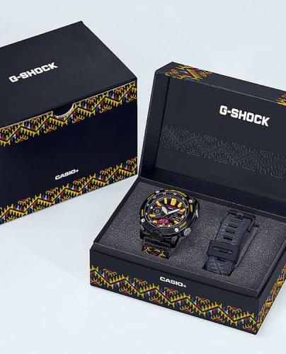 Часы CASIO G-SHOCK GA-2000BT-1AER поставляются в эксклюзивной упаковке с традиционным узором Королевства Бутан.