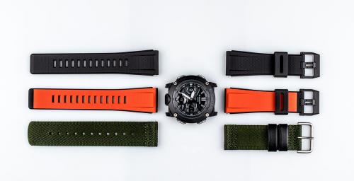 Часы CASIO G-SHOCK GA-2000E-4ER комплектуются двумя дополнительными ремешками.
