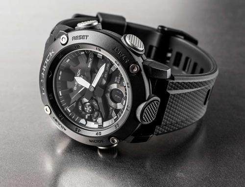 Черные карбоновые часы CASIO G-SHOCK GA-2000E-4ER на черном полимерном ремешке, студийное фото.