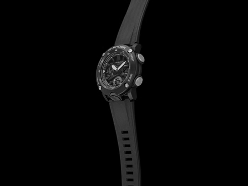 Полимерный ремешок часов G-SHOCK GA-2000S-1AER легко заменяется благодаря встроенному ползунковому рычагу.