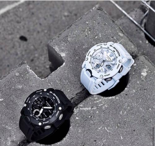 Часы карбоновой серии GA-2000 Monotone представлены 2 моделями: черные GA-2000S-1AER и белые GA-2000S-7AER.