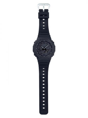 Тонкие черные часы CASIO GA-2100-1A1ER воспроизводят полюбившийся многим ретро-образ благодаря восьмиугольному лимбу.