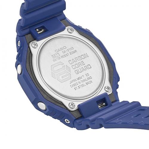 Съемный полимерный ремешок часов G-SHOCK GA-2100-2AER синего цвета легко заменяется с помощью рычагов на штифтах.