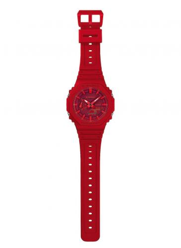 Тонкие черные часы CASIO GA-2100-4AER воспроизводят полюбившийся многим ретро-образ благодаря восьмиугольному лимбу.