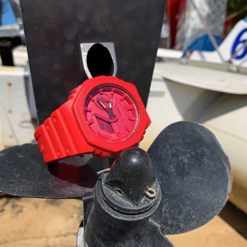 Ударопрочные карбоновые часы G-SHOCK GA-2100-4AER обладают легкостью полимера и превосходят по прочности металл.