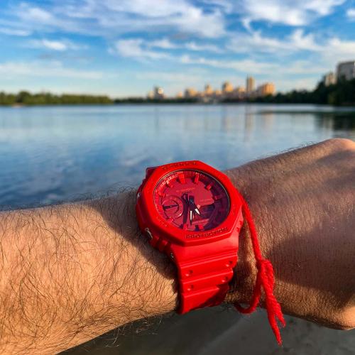 GA-2100-4AER реализованы в корпусе из карбона толщиной в 11,8 миллиметра — это самые тонкие часы G-Shock за всю историю!