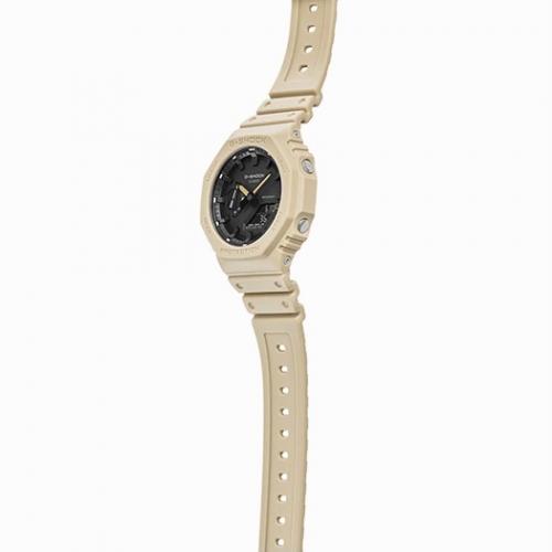 Толщина корпуса 11,8 мм делает часы из карбона CASIO GA-2100-5AER CasiOak самыми тонкими часами G-Shock (2021 г).