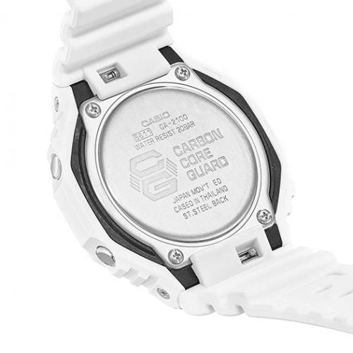 Съемный полимерный ремешок часов G-SHOCK GA-2100-7AER белого цвета легко заменяется с помощью рычагов на штифтах.