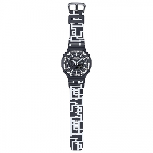 Ремешок и безель часов G-SHOCK GA-2100HT-1ADR выполнены в культовом дизайне гитары японского музыканта Hotei.
