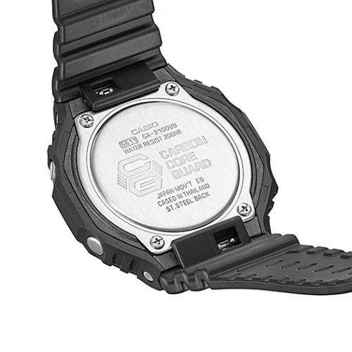 В часах G-SHOCK GA-2100VB-1AER Virtual Blue применена система быстрой замены ремешка с помошью рычагов на штифтах.