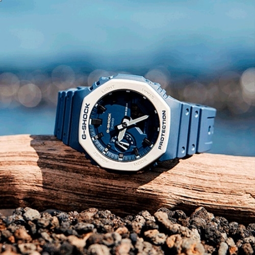 Бежево-синий окрас часов CASIO G-SHOCK GA-2110ET-2AER «Earth Color Tone» олицетворяет пляж и океан.