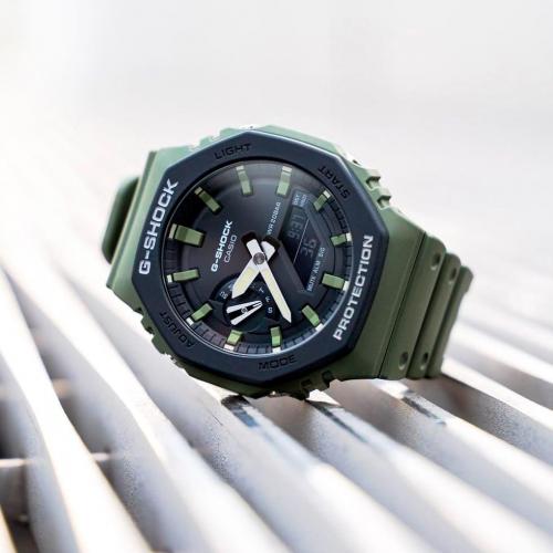 Карбоновый корпус часов Casio GA-2110SU-3AER Octagon изготовлен по технологии Carbon Core Guard из углеродного волокна.