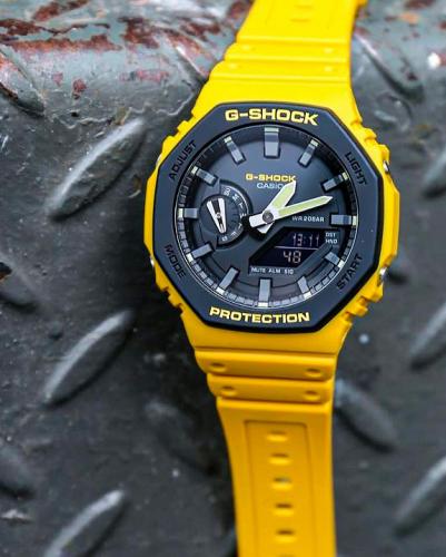 Карбоновый корпус часов Casio GA-2110SU-9AER Octagon изготовлен по технологии Carbon Core Guard из углеродного волокна.