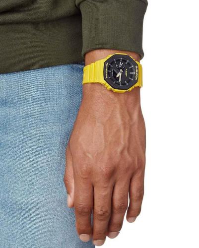 Желтый G-SHOCK GA-2110SU-9AER - редкий случай и подлинный эксклюзив, в нем солнце танцует даря всегда позитив.