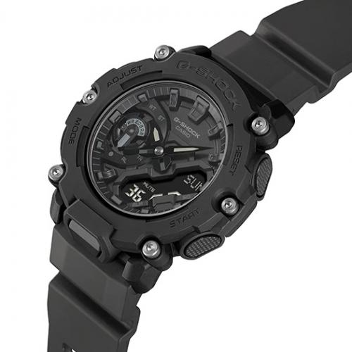 Компактность часов CASIO GA-2200BB-1AER получена благодаря конструкции корпуса, исключающей защитные кожухи кнопок.