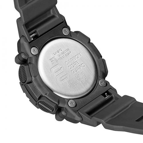 Черный полимерный ремень часов G-SHOCK GA-2200BB-1AER легко заменяется благодаря встроенному ползунковому рычагу.