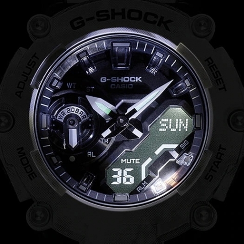 Двойная светодиодная подсветка Super Illuminator часов CASIO G-SHOCK GA-2200GC-7AER с регулируемым послесвечением.