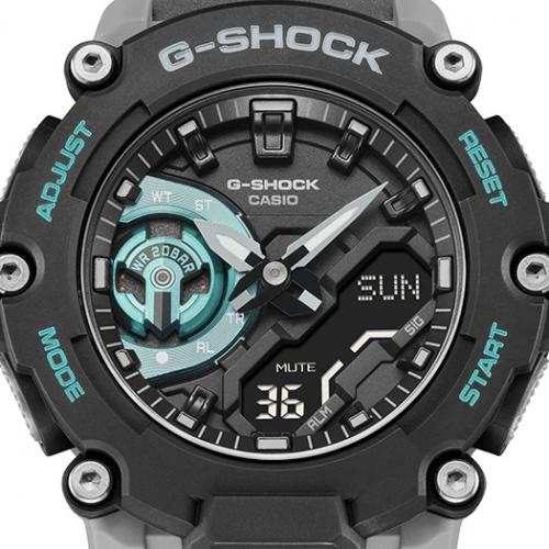 Индикатор режимов часов CASIO G-SHOCK GA-2200M-1AER выполнен в стиле тормозного диска и заключен в бирюзовое кольцо.