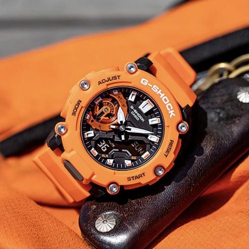 Не порвутся нити карбона, озорство часов CASIO G-SHOCK GA-2200M-4AER налицо - оранжевый цвет и его волшебство.