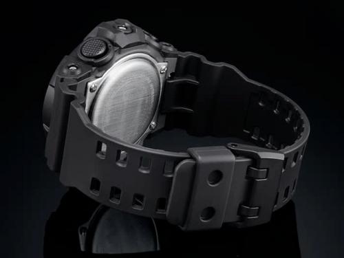 Застежка часов G-SHOCK GA-700-1BER из полимерного материала с надежной двойной фиксацией.
