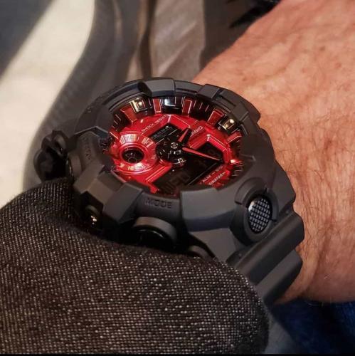 Озорство G-SHOCK налицо, рвутся нити прекрасных мгновений, магия черного с красным, ударостойкие часы GA-700AR-1AER.