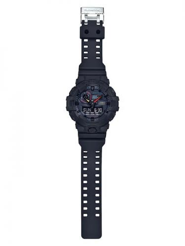Часы GA-700BMC-1AER серии Black x Neon «Neo Tokyo» G-SHOCK выполнены из черного полиуретана с неоновыми стрелками.