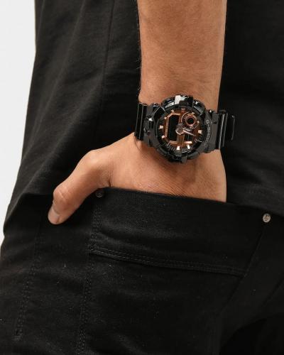 Глянцево-черные часы GA-700MMC-1AER с металлизированным циферблатом Rose Gold разработаны с учетом уличной моды.