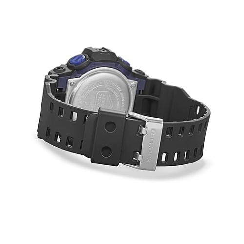Стальная застежка с двойной фиксацией надежно удерживает часы G-SHOCK GA-700VB-1AER «Virtual Blue» на запястье.