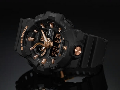 Большой корпус удачно гармонирует с крупными рифлеными кнопками часов CASIO G-SHOCK GA-710B-1A4ER.