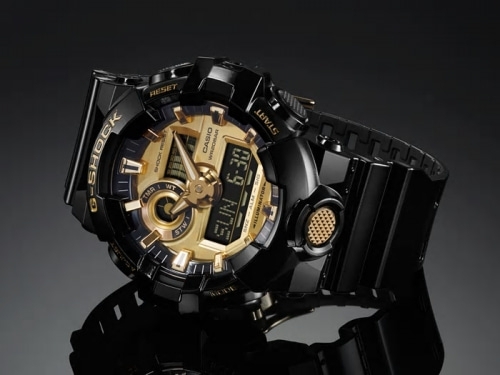 Большой корпус удачно гармонирует с крупными рифлеными кнопками часов CASIO G-SHOCK GA-710GB-1AER.