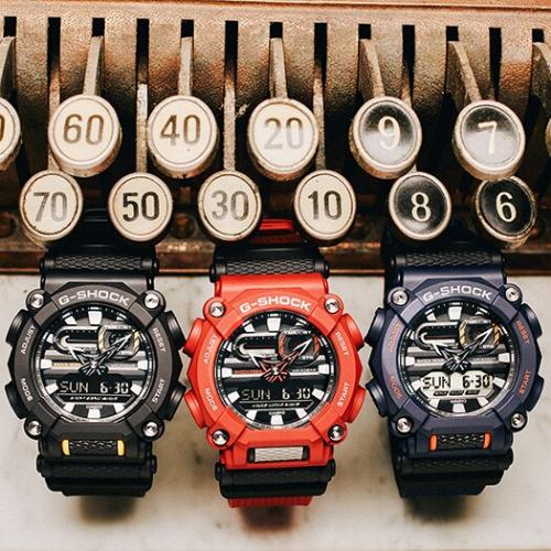 Серия часов CASIO G-Shock GA-900 в концептуальном дизайне индустриального стиля: GA-900-1AER, GA-900-4AER, GA-900-2AER.