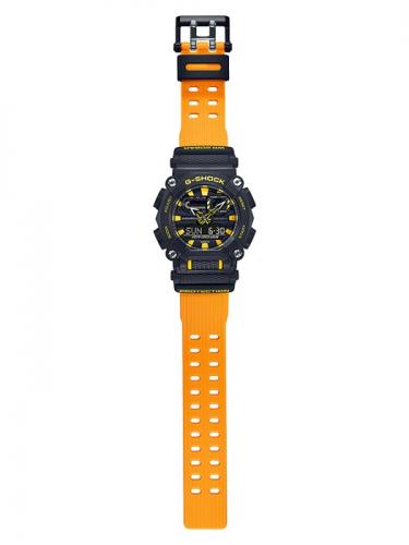 Индустриальный 10-гранный дизайн черного корпуса часов G-SHOCK GA-900A-1A9ER напоминает крепежный элемент - гайку.