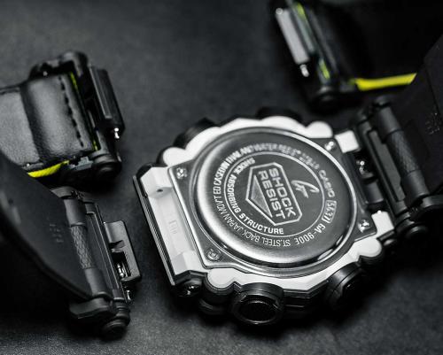В противоударных часах G-SHOCK GA-900E-1A3ER применена система быстрой замены ремешков с помошью рычагов на штифтах.