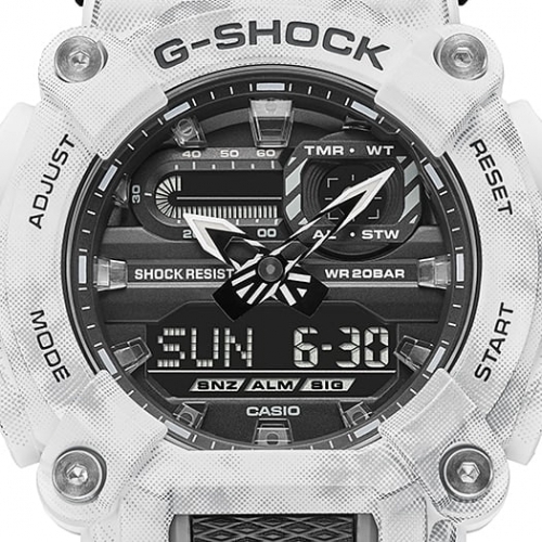 Прозрачные индексы крупных аналогово-цифровых часов G-SHOCK GA-900GC-7AER «Frozen Forest» символизируют снежинку.