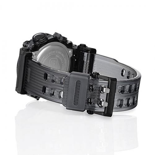 Пластиковая застежка с двойной фиксацией надежно удерживает часы G-SHOCK GA-900SKE-8AER Skeleton на запястье.