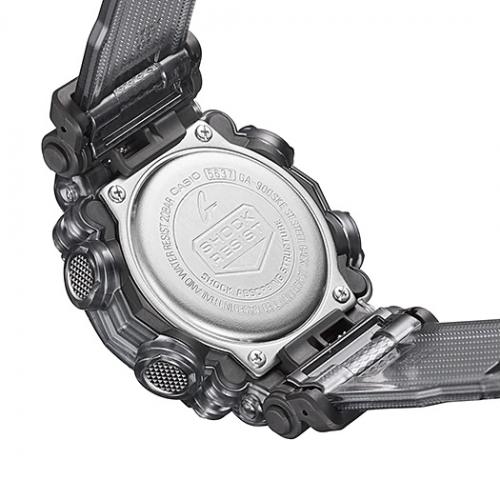 Полупрозрачный ремешок часов G-SHOCK GA-900SKE-8AER легко заменяется благодаря встроенному ползунковому рычагу.