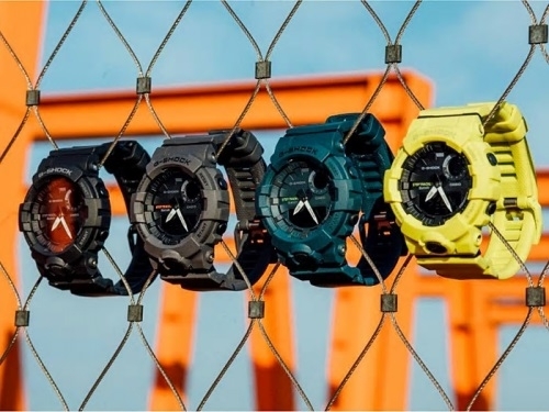 Серия фитнес-часов CASIO G-SHOCK GBA-800 позволяет отслеживать количество шагов и сожженных калорий.