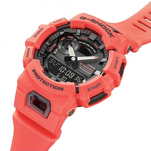 Функция Life Log часов G-SHOCK GBA-900-4AER отслеживает количество шагов для расчета расстояния и сожженных калорий.