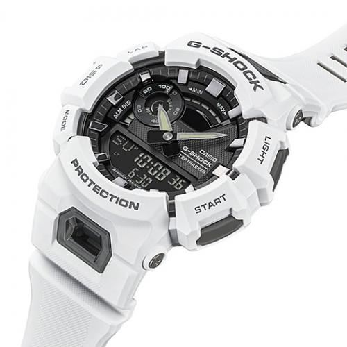 Функция Life Log часов G-SHOCK GBA-900-7AER отслеживает количество шагов для расчета расстояния и сожженных калорий.