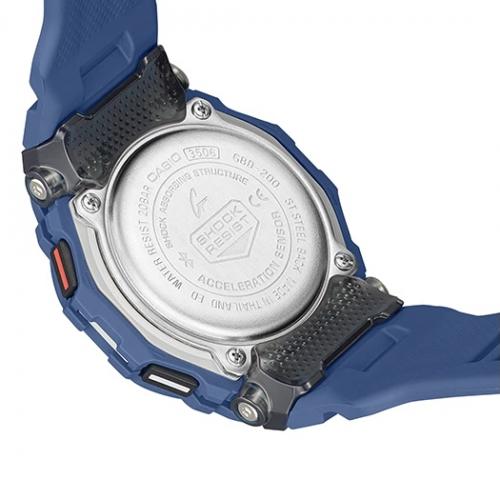Черные протекторы на задней крышке часов CASIO GBD-200-2ER обеспечивают плавное прилегание к тыльной стороне запястья.