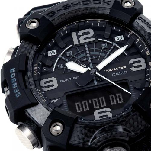 Углеродная структура безеля придает часам CASIO G-SHOCK GG-B100-1BER брутальности, сохраняя прочность и легкий вес.