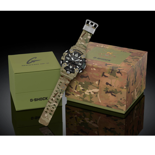 Лимитированные часы CASIO G-SHOCK GG-B100BA-1AER комплектуются эксклюзивной коробкой с камуфляжным принтом.