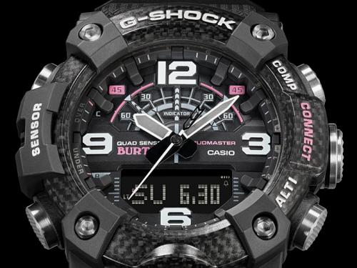 Розовый логотип BURTON нанесен на черный циферблат часов CASIO G-SHOCK GST-B100RH-1AER в области 9-часовой метки. 