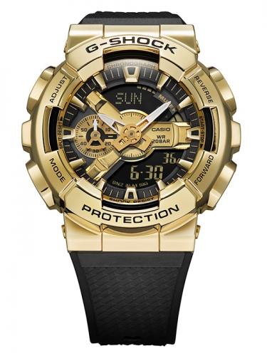 Ударопрочные часы G-SHOCK GM-110G-1A9ER получили кованую стальную накладку на корпус из полимерного материала.