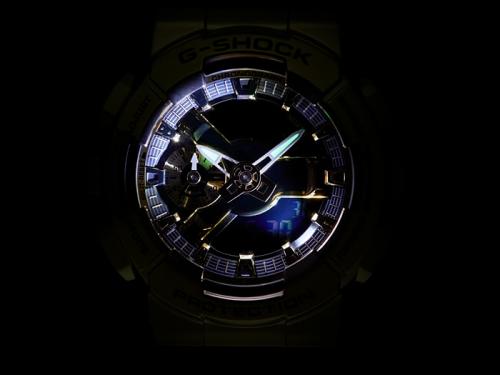 Подсветка циферблата часов G-SHOCK GM-110G-1A9ER осуществляется с помощью яркого светодиода и стрелок с Neo-Brite.