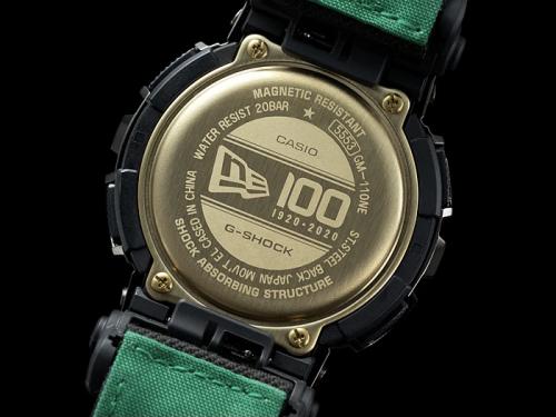 Логотип 100-летия NEW ERA выгравирован на позолоченной задней крышке часов CASIO G-SHOCK GM-110NE-1AER.