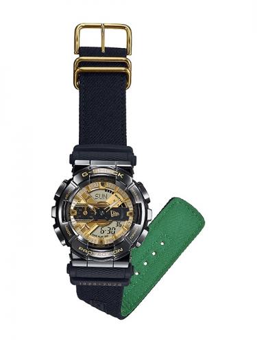 Часы G-SHOCK GM-110NE-1AER комплектуются двухслойным черным тканевым ремешком с ярко-зеленой внутренней стороной.